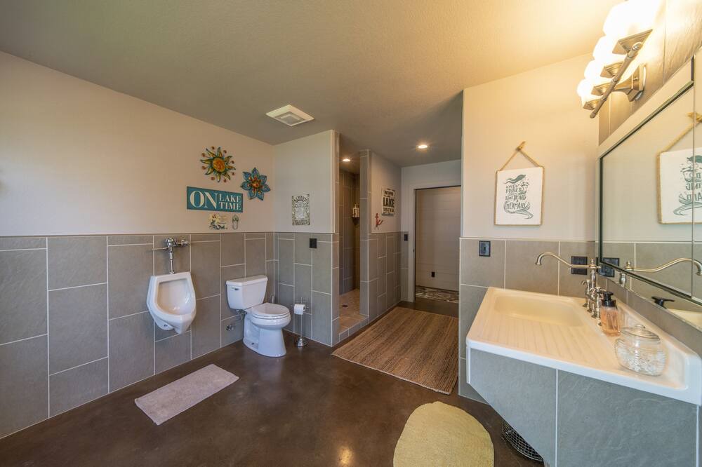 Photo of Bathroom in Grove