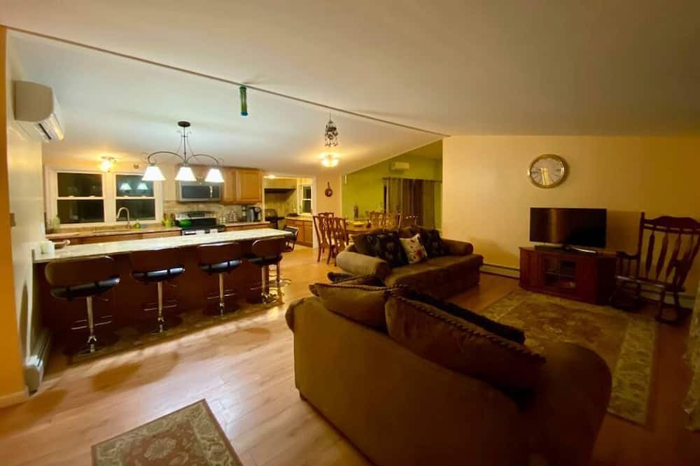 Photo of Livingroom in Town of Sharon