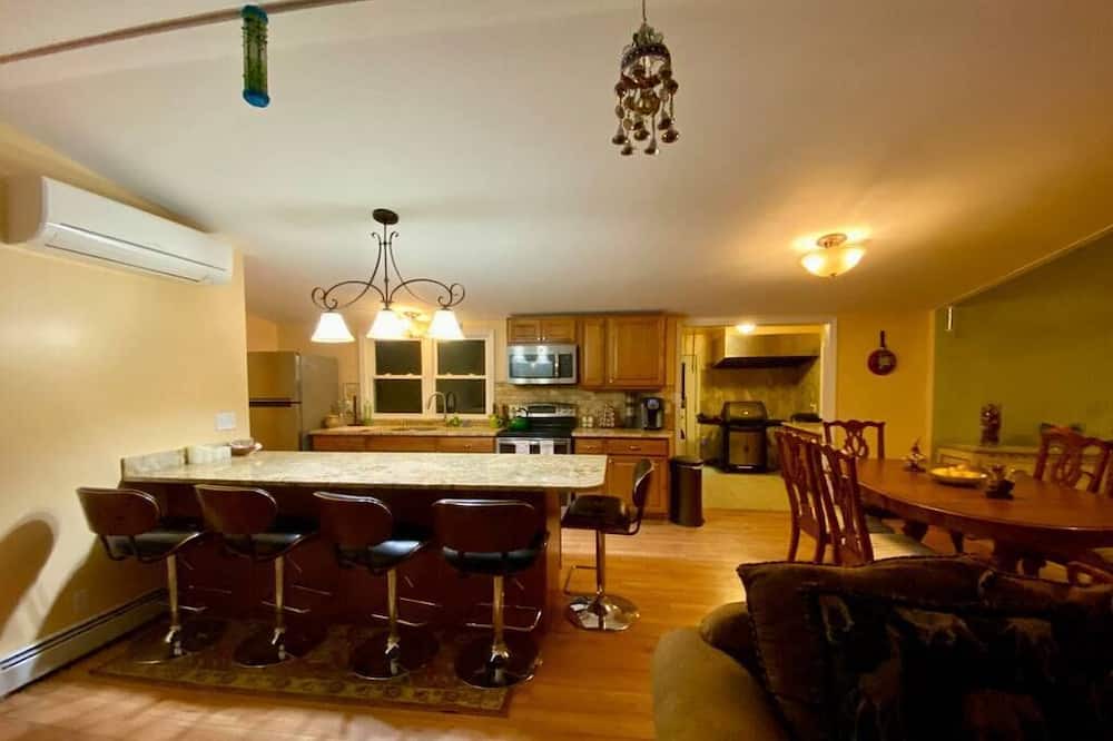Photo of Livingroom in Town of Sharon