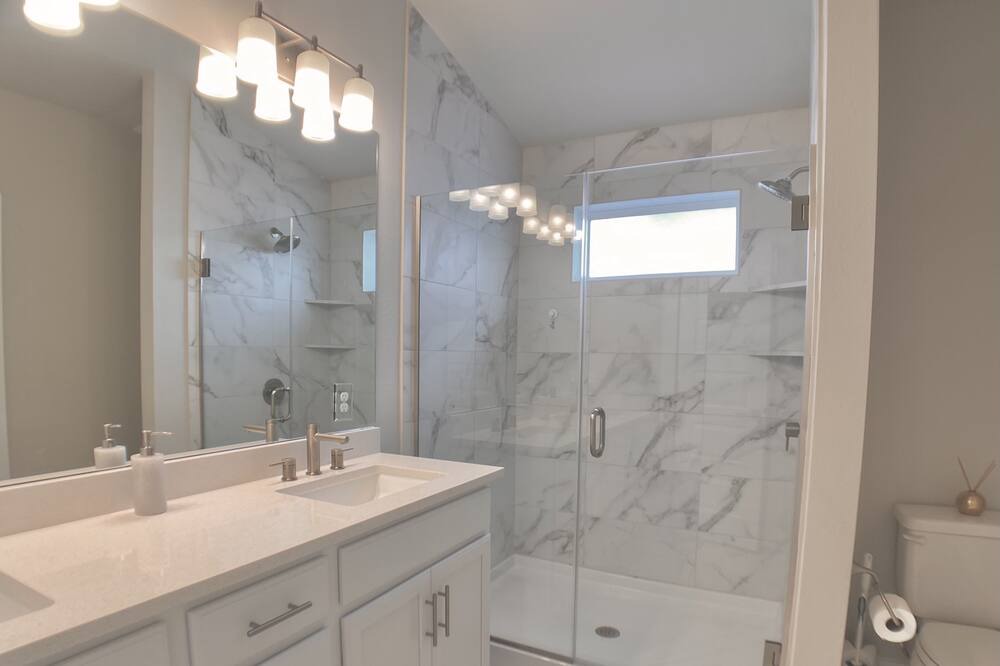 Photo of Bathroom in Parker Lane