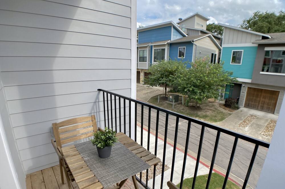 Photo of Patio Balcony in Parker Lane