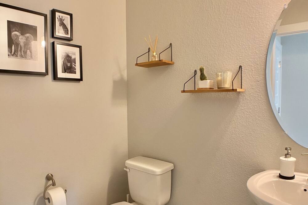 Photo of Bathroom in Parker Lane