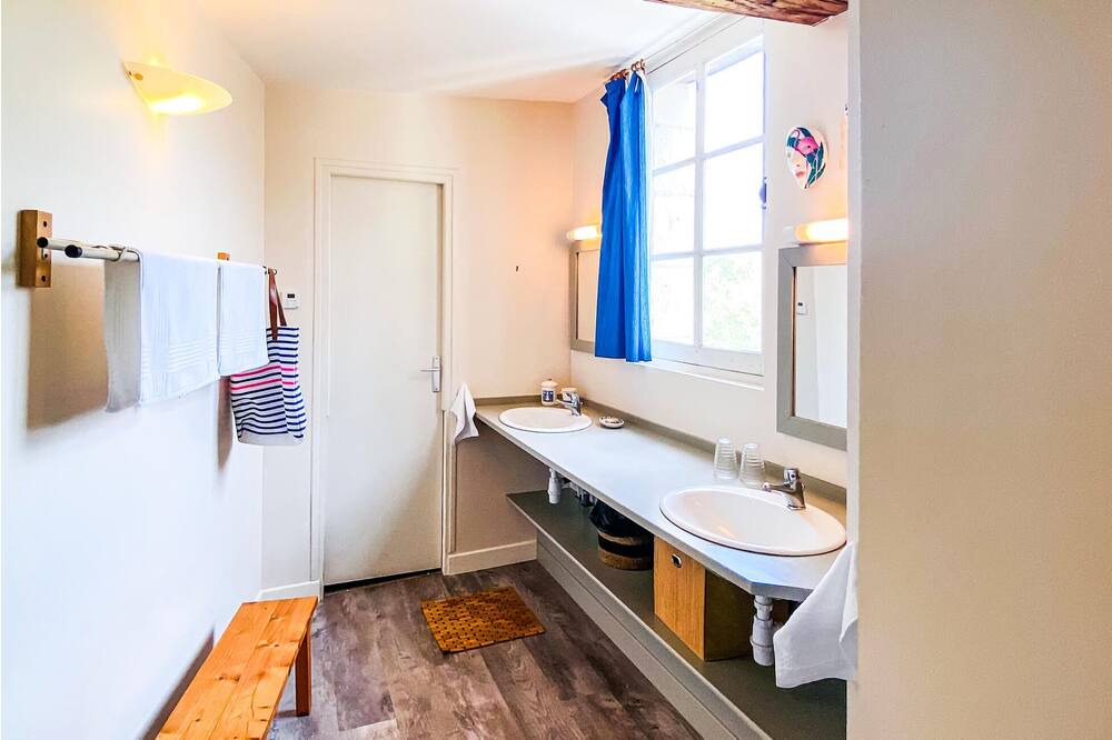 Photo of Bathroom in Bourgueil