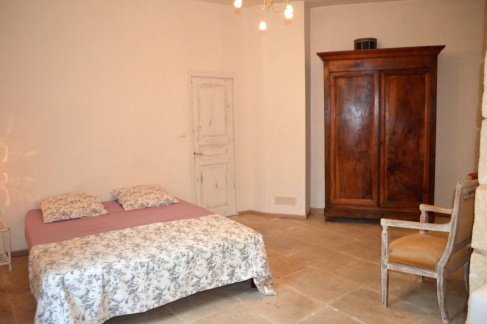 Photo of Bedroom in Junas