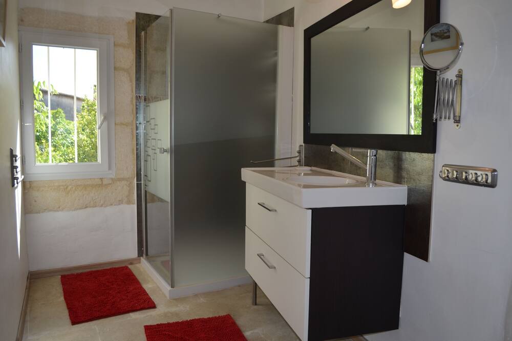 Photo of Bathroom in Junas