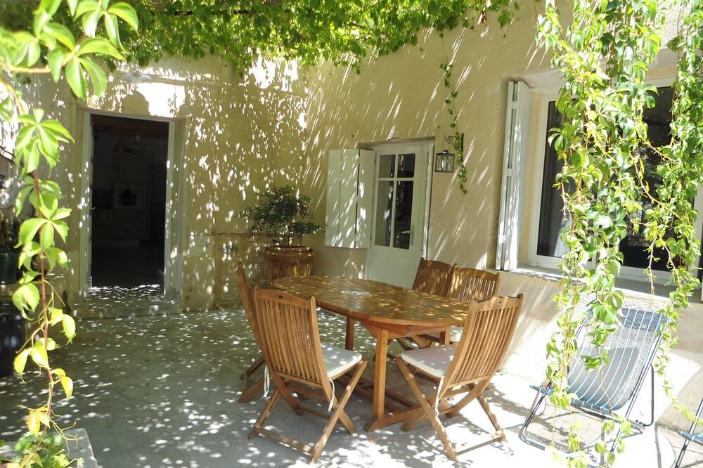 Photo of Patio Balcony in Junas
