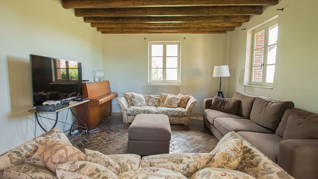 Photo of Livingroom in Rueil-la-Gadeliere