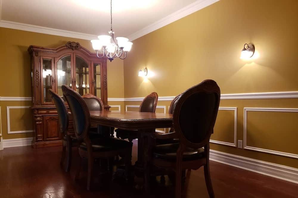 Photo of Kitchen in Centre Wellington