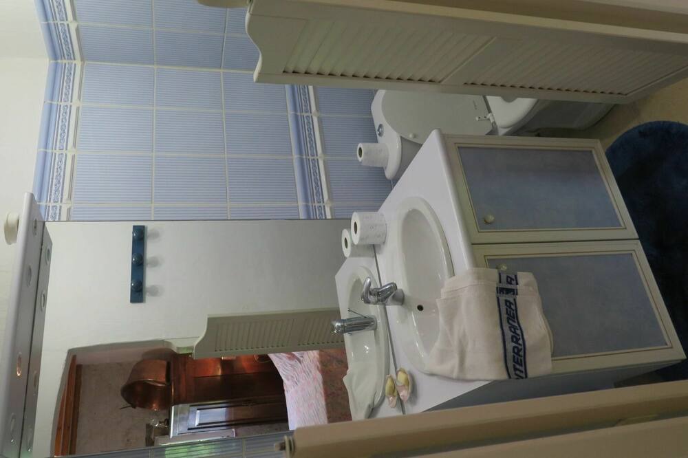 Photo of Bathroom in Sauvagnas