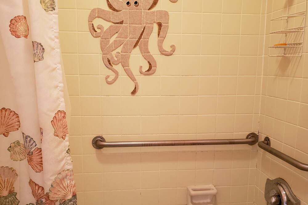 Photo of Bathroom in Sailhouse