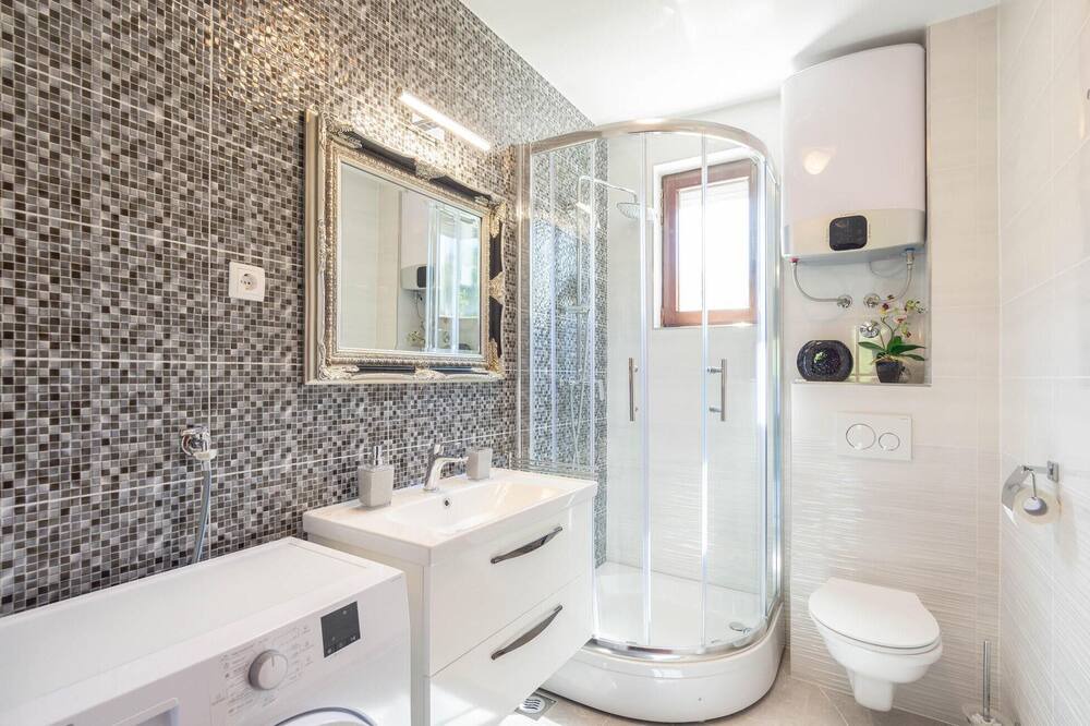 Photo of Bathroom in Srinjine