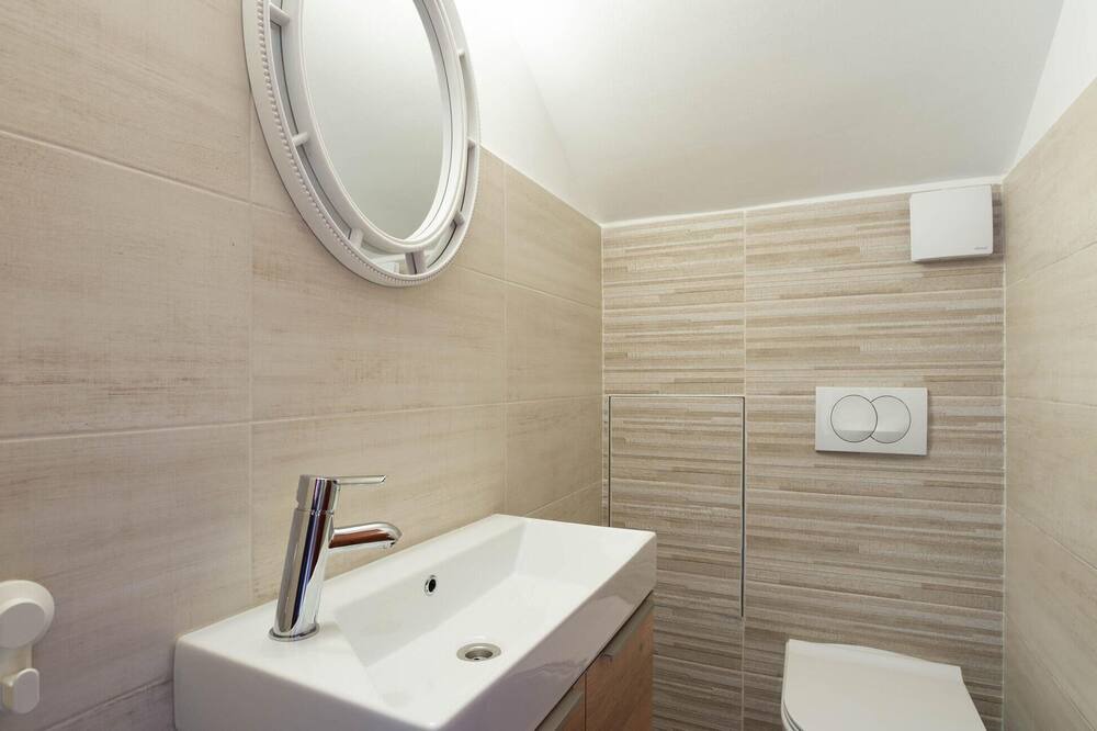 Photo of Bathroom in Srinjine