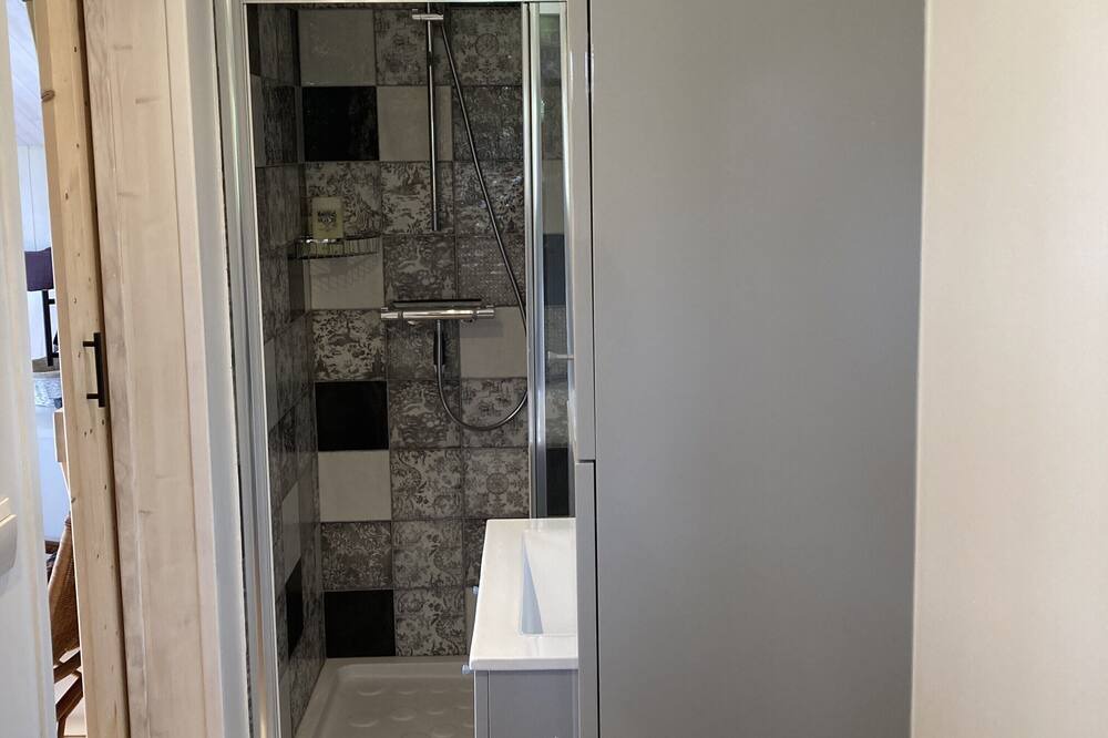 Photo of Bathroom in Beaufour-Druval