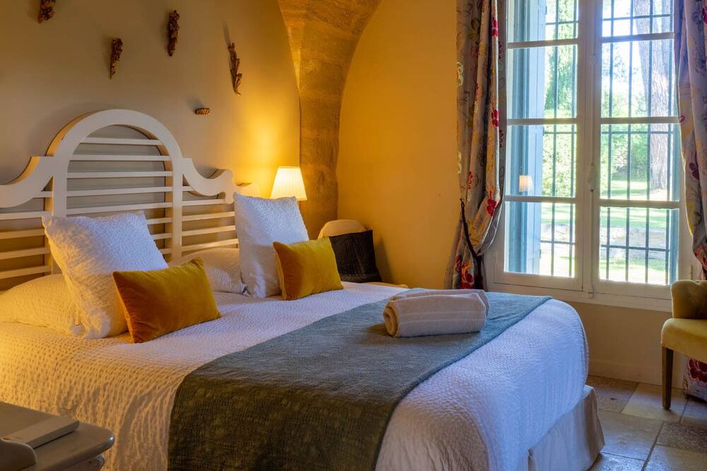 Photo of Bedroom in Montaren-et-Saint-Mediers