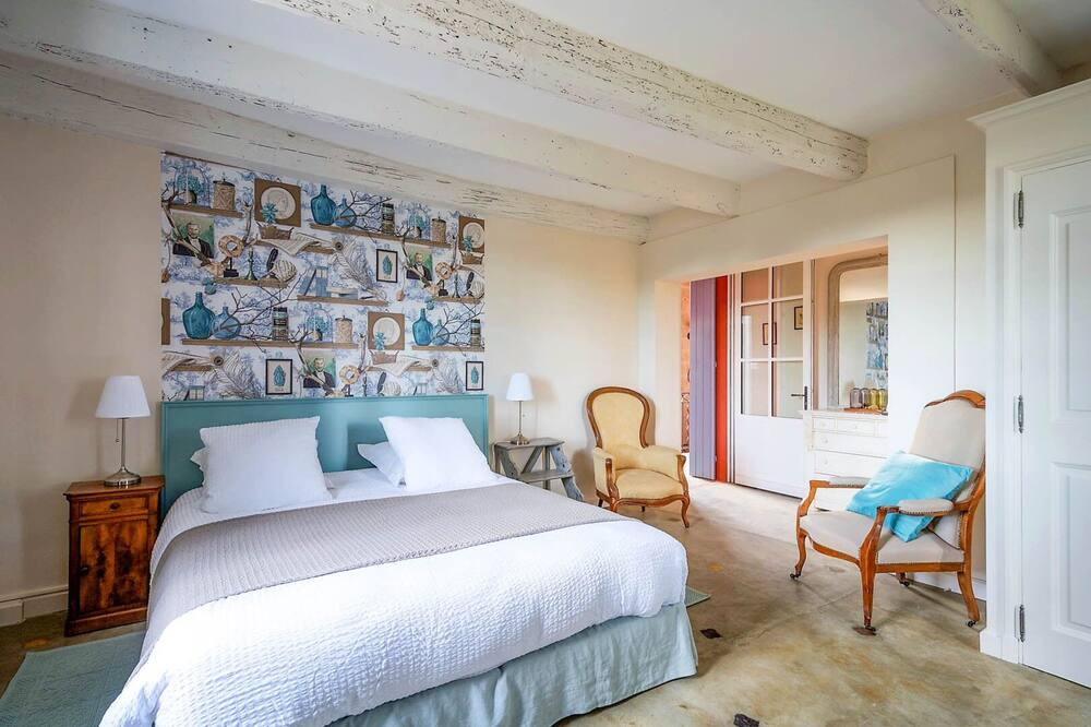 Photo of Bedroom in Montaren-et-Saint-Mediers