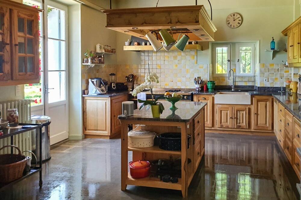 Photo of Kitchen in Montaren-et-Saint-Mediers