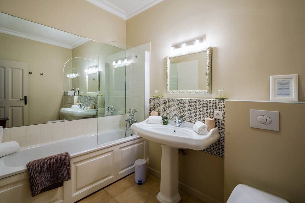 Photo of Bathroom in Montaren-et-Saint-Mediers