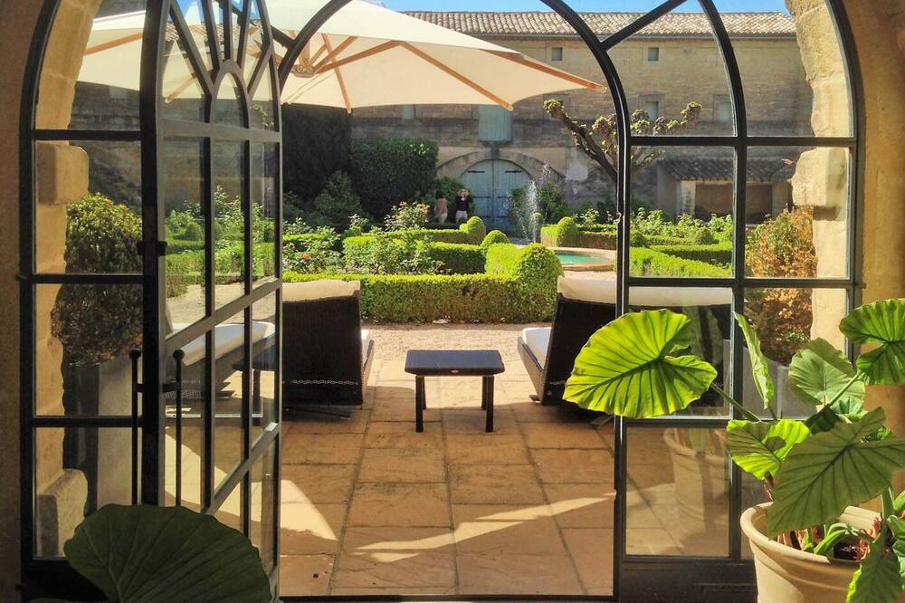 Photo of Patio Balcony in Montaren-et-Saint-Mediers