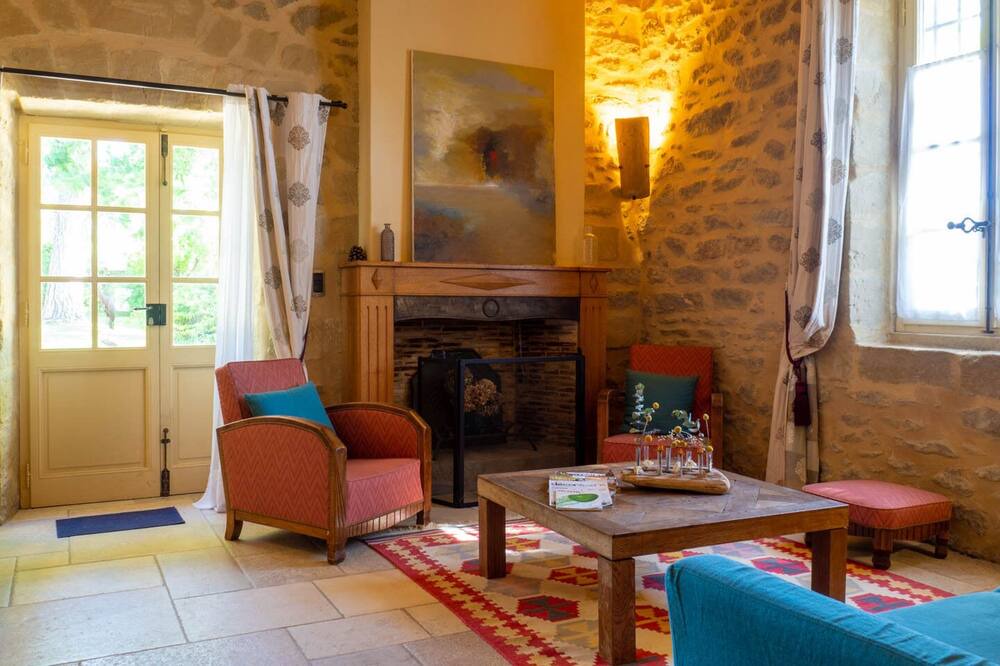 Photo of Livingroom in Montaren-et-Saint-Mediers