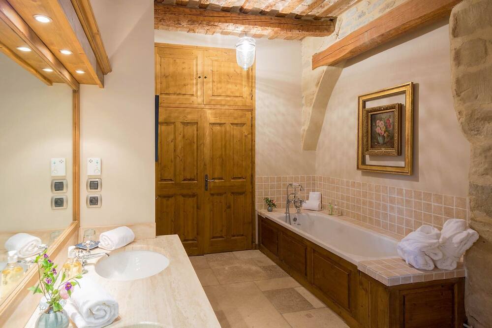 Photo of Bathroom in Montaren-et-Saint-Mediers