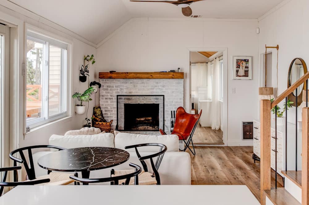 Photo of Livingroom in Baiting Hollow