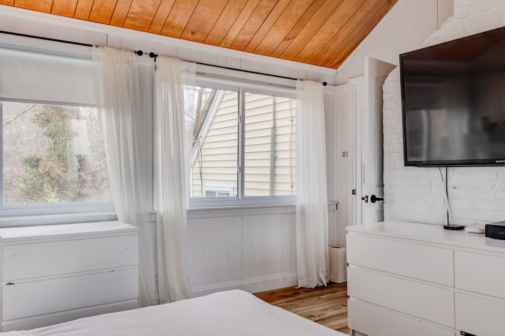 Photo of Bedroom in Baiting Hollow
