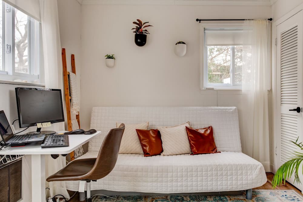 Photo of Livingroom in Baiting Hollow