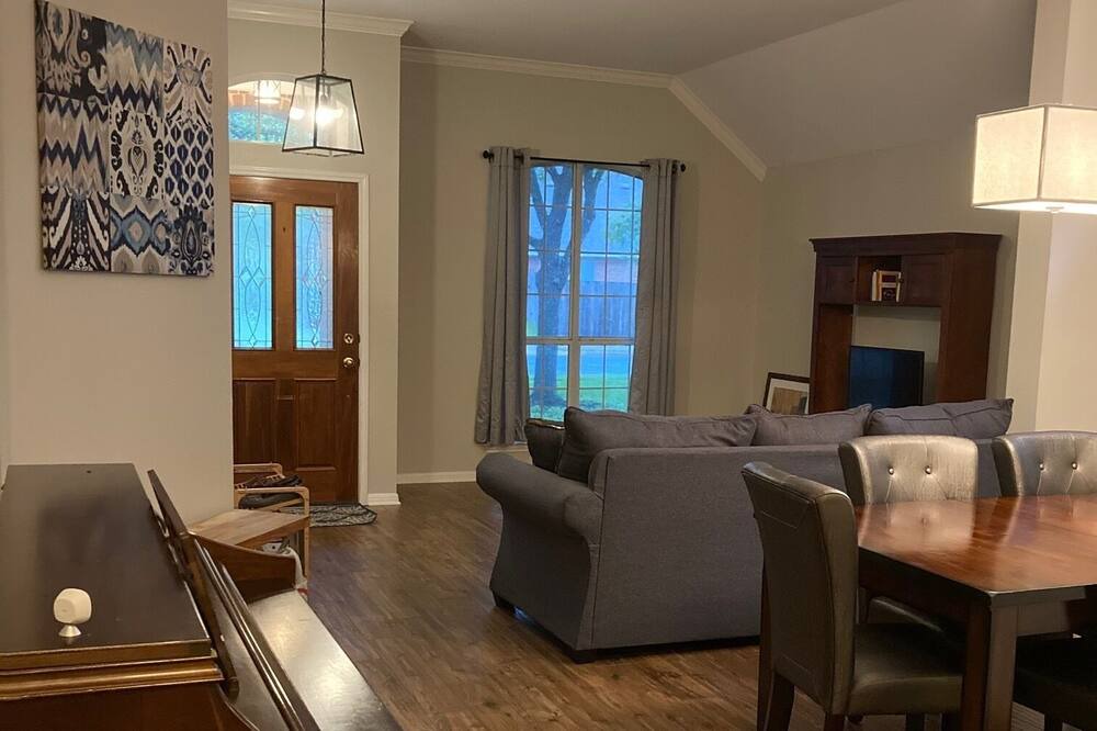 Photo of Livingroom in Scofield Farms