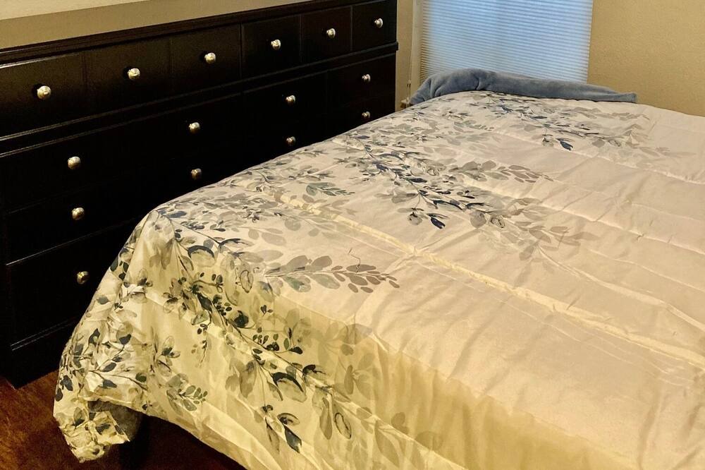 Photo of Bedroom in Scofield Farms