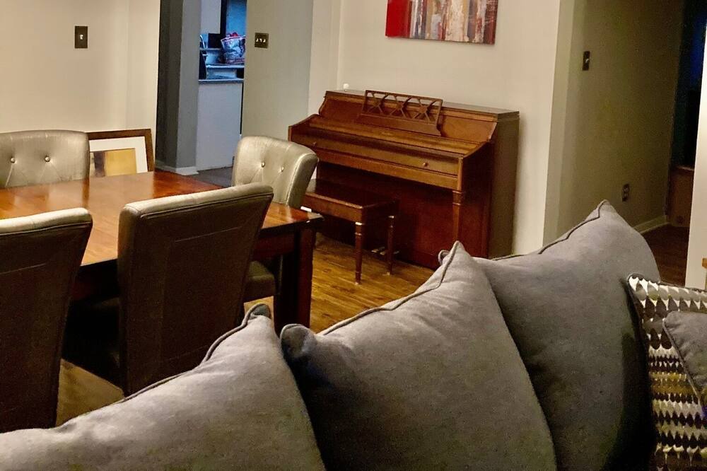 Photo of Livingroom in Scofield Farms