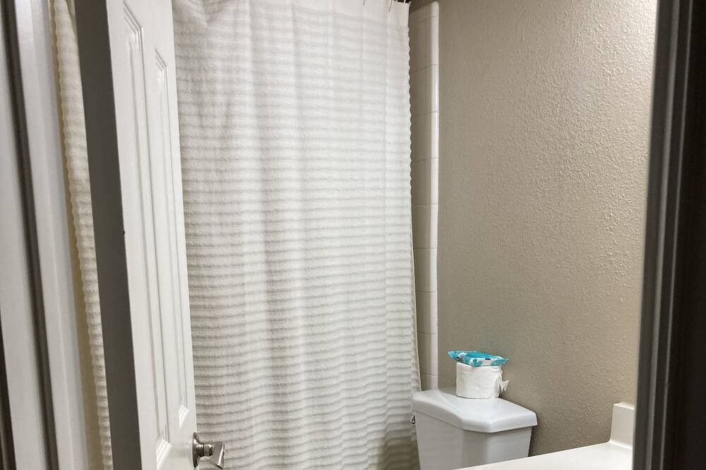 Photo of Bathroom in Scofield Farms