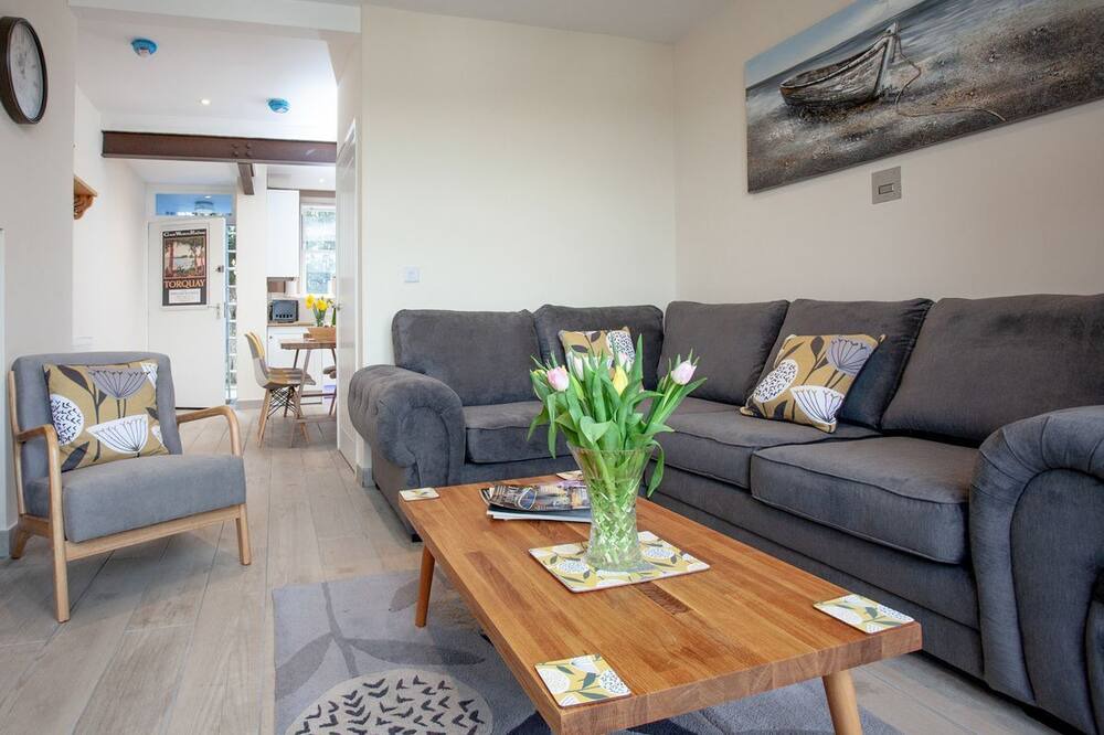 Photo of Livingroom in Torquay City Centre