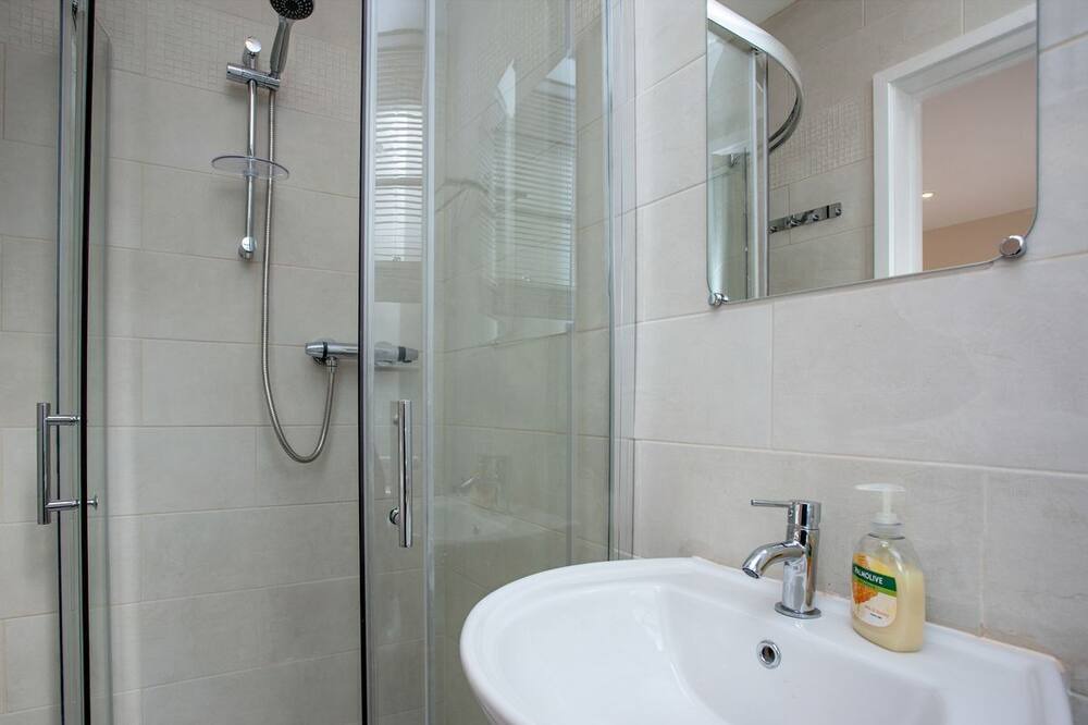 Photo of Bathroom in Torquay City Centre