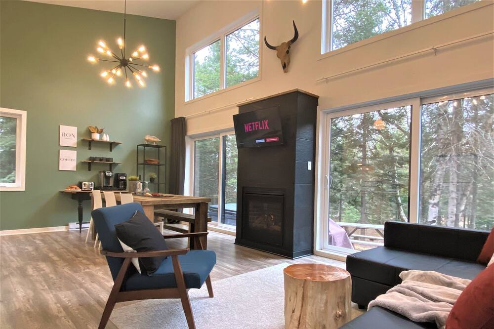 Photo of Livingroom in Sainte-Lucie-des-Laurentides
