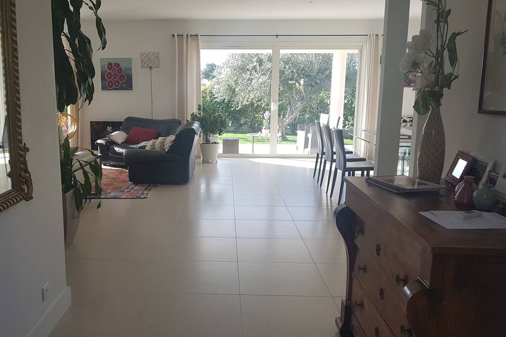Photo of Livingroom in Saint-Jean-de-Vedas