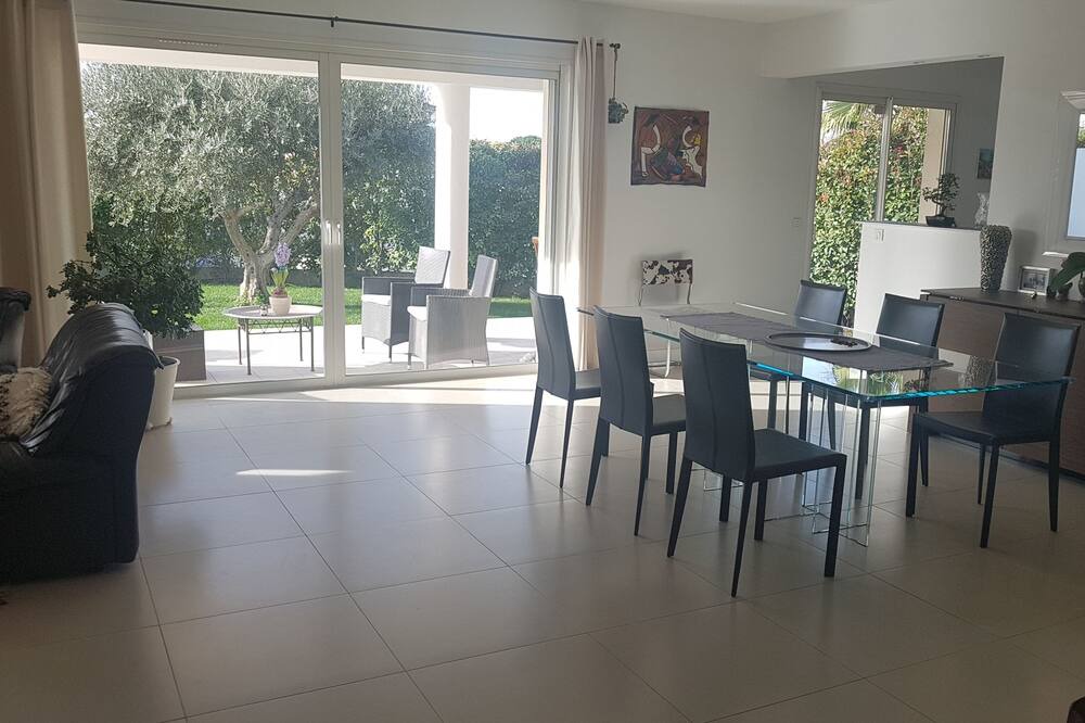 Photo of Livingroom in Saint-Jean-de-Vedas