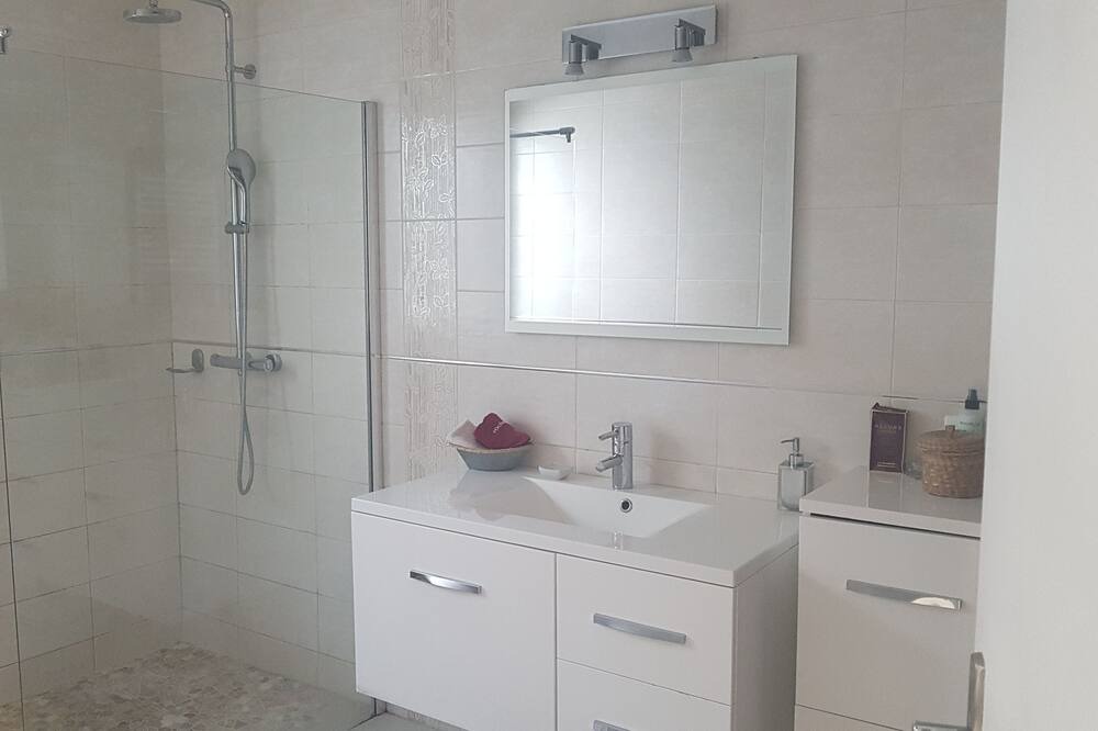 Photo of Bathroom in Saint-Jean-de-Vedas