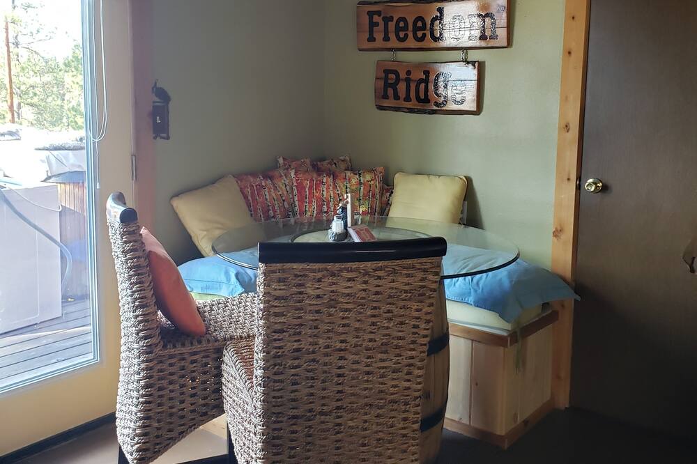 Photo of Livingroom in Lakeview