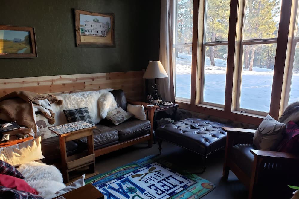 Photo of Livingroom in Lakeview