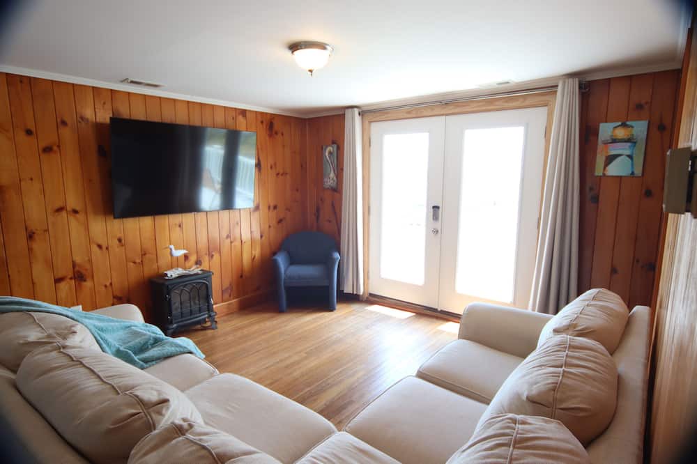 Photo of Livingroom in Carteret County