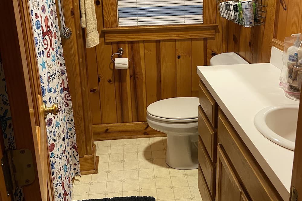 Photo of Bathroom in Carteret County