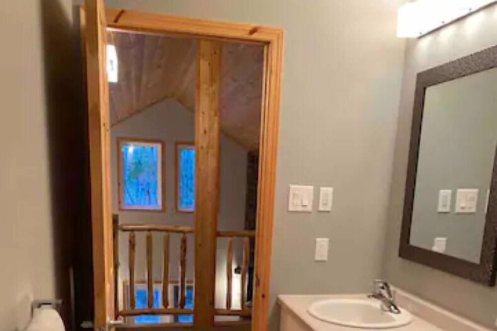 Photo of Bathroom in Wasagaming