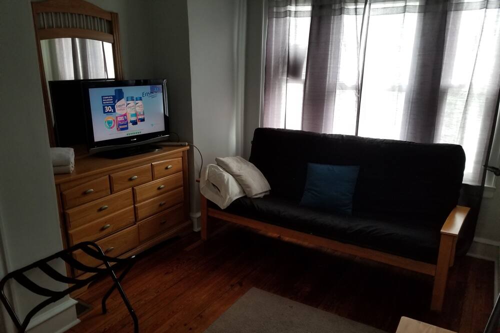 Photo of Livingroom in Roxborough-Manayunk