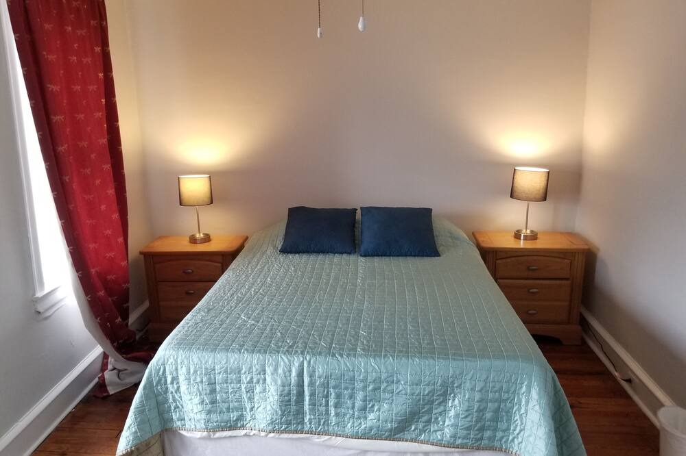 Photo of Bedroom in Roxborough-Manayunk