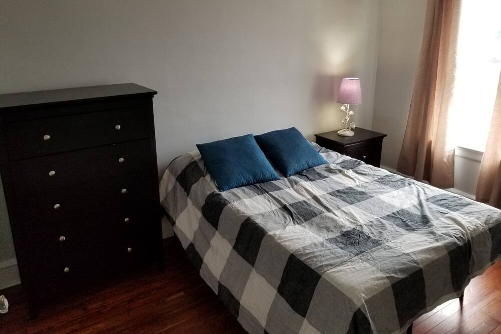 Photo of Bedroom in Roxborough-Manayunk
