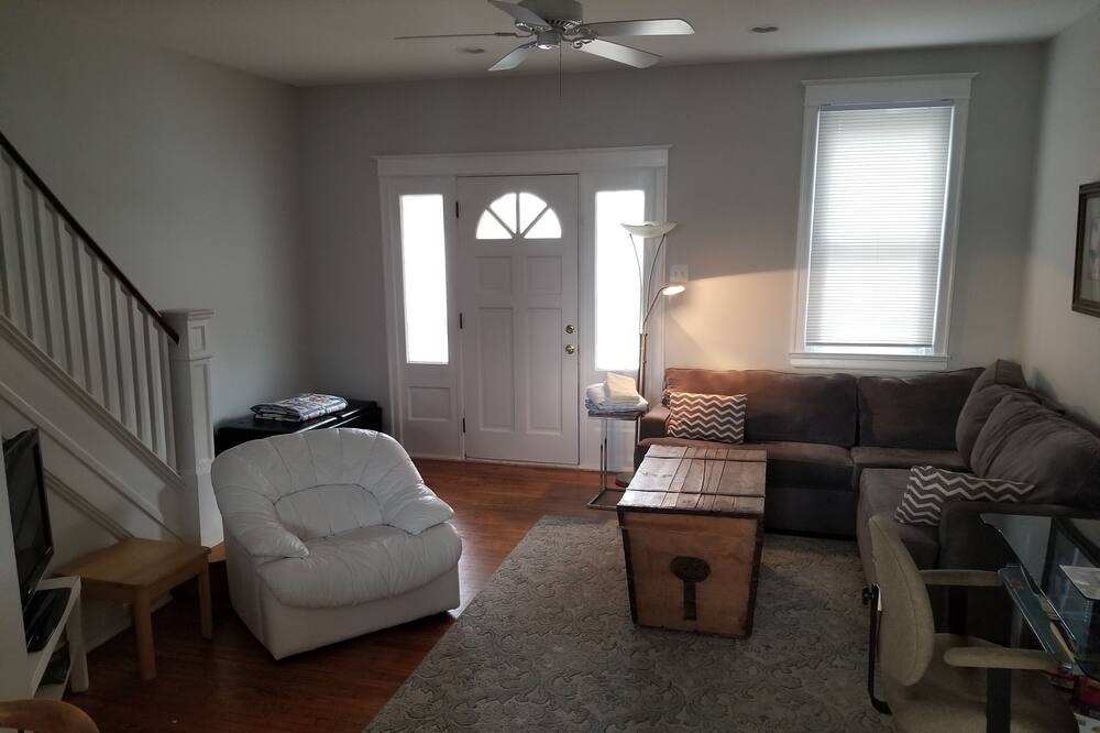 Photo of Livingroom in Roxborough-Manayunk