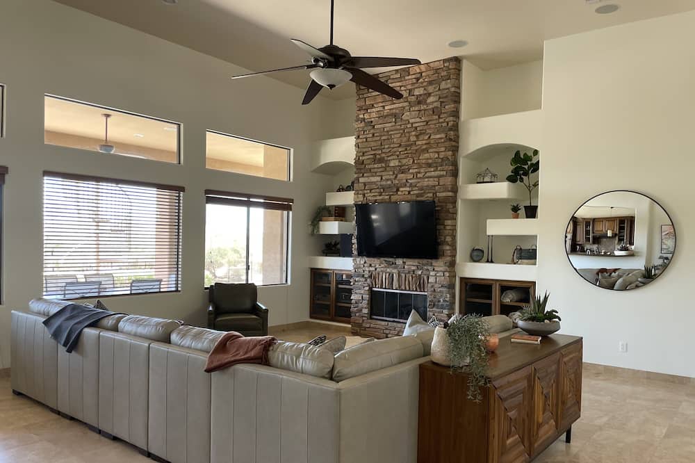 Photo of Livingroom in Desert View Village