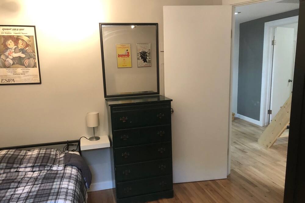 Photo of Bedroom in Hollowville