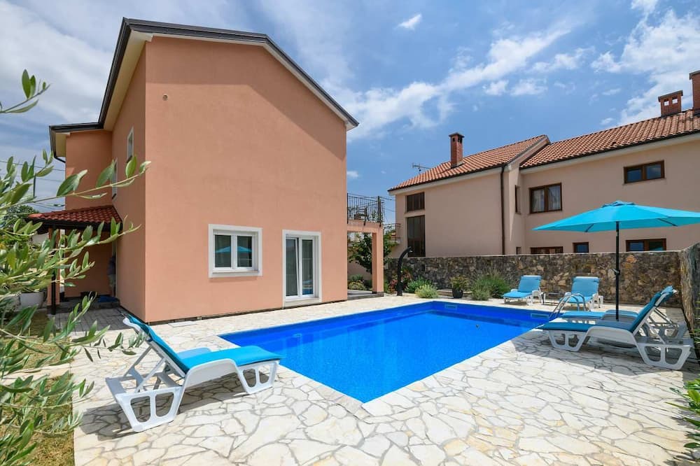 Photo of Outdoor in Trinajstici