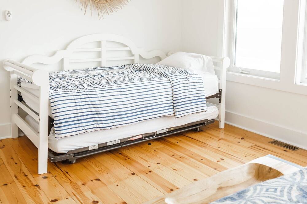 Photo of Bedroom in Crystal Beach
